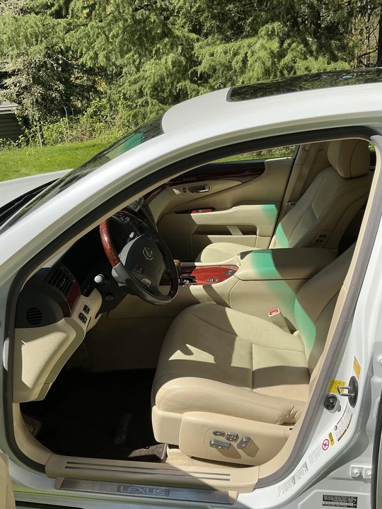 2012 Lexus LS 4th Gen - Image 22 of 31