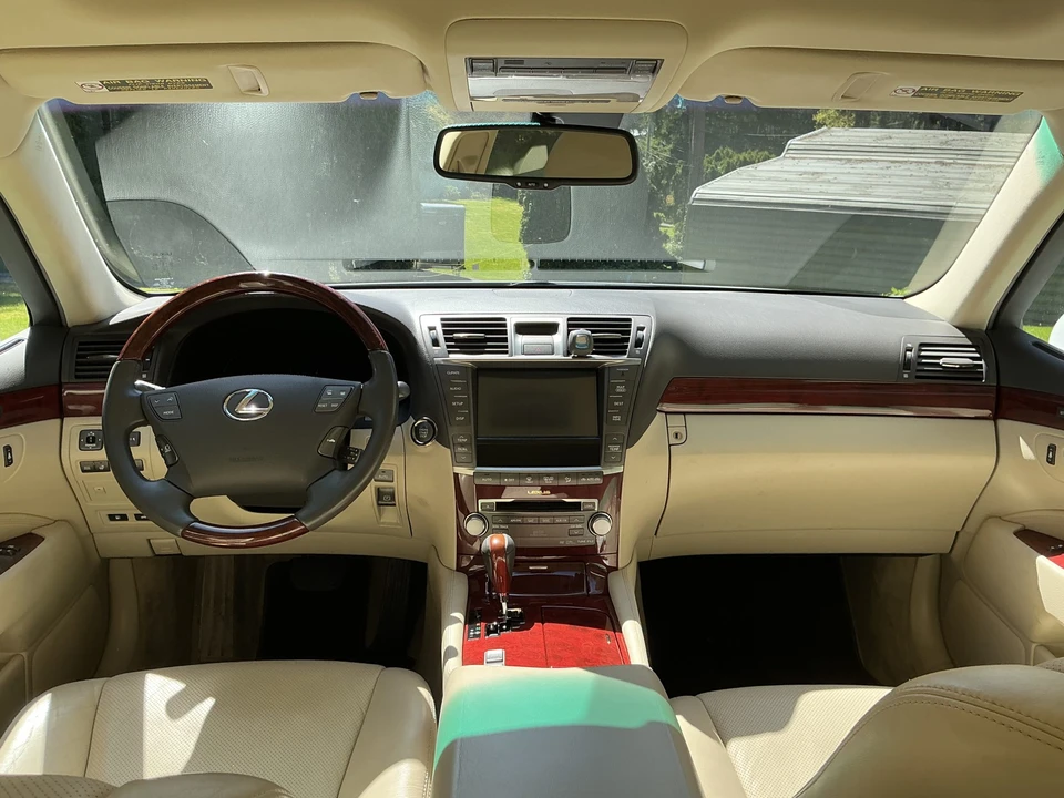 2012 Lexus LS 4th Gen - Image 26 of 31