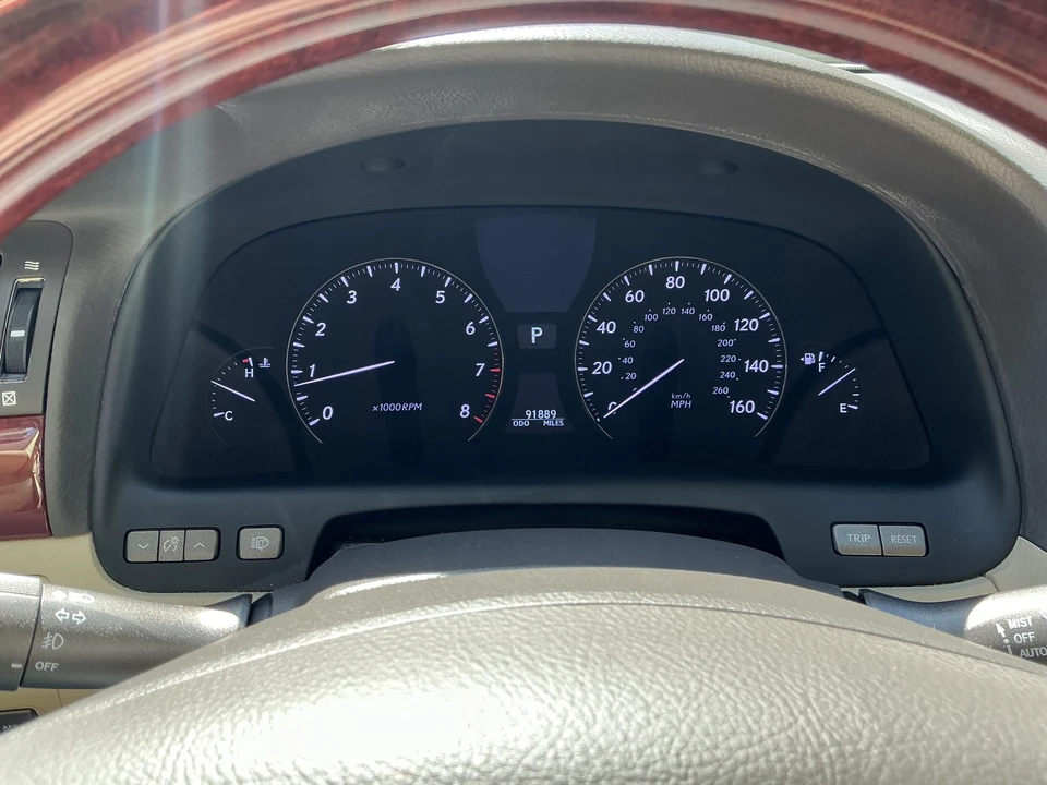 2012 Lexus LS 4th Gen - Image 27 of 31