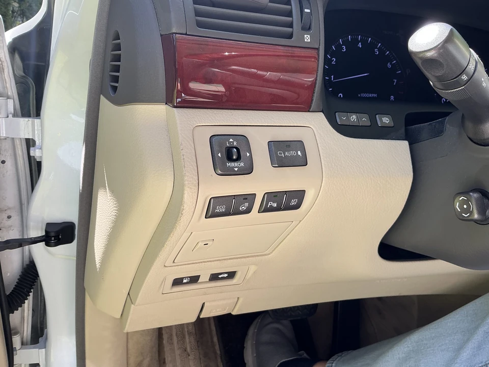 2012 Lexus LS 4th Gen - Image 25 of 31