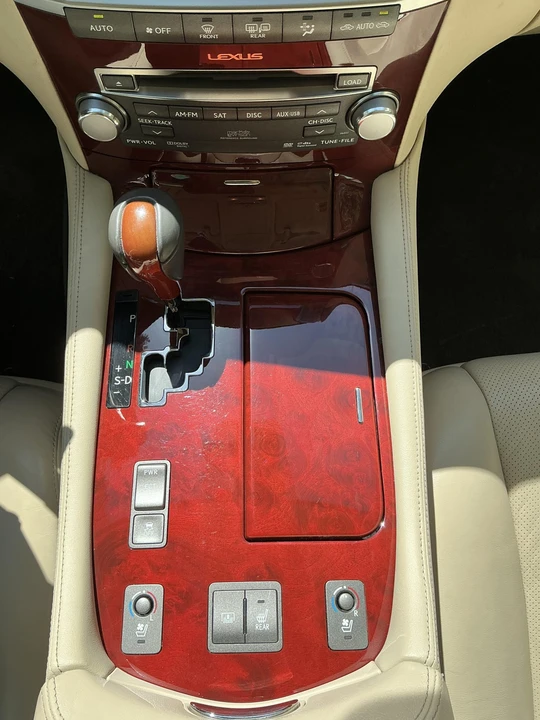 2012 Lexus LS 4th Gen - Image 30 of 31