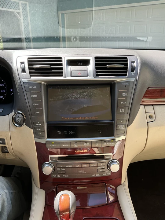 2012 Lexus LS 4th Gen - Image 28 of 31