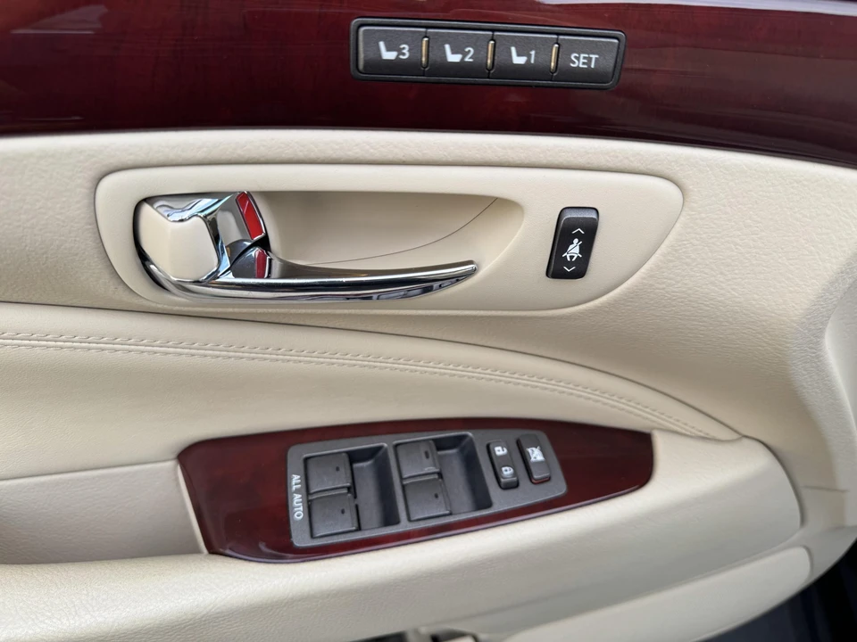 2012 Lexus LS 4th Gen - Image 30 of 31