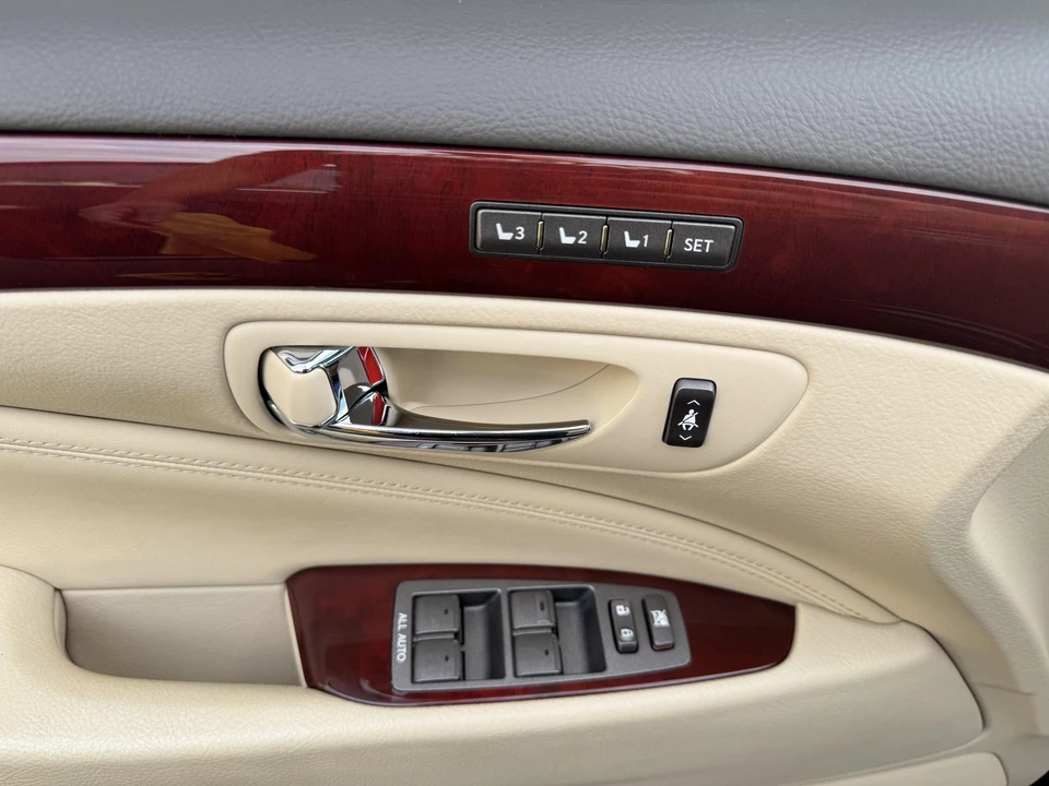 2012 Lexus LS 4th Gen - Image 29 of 31