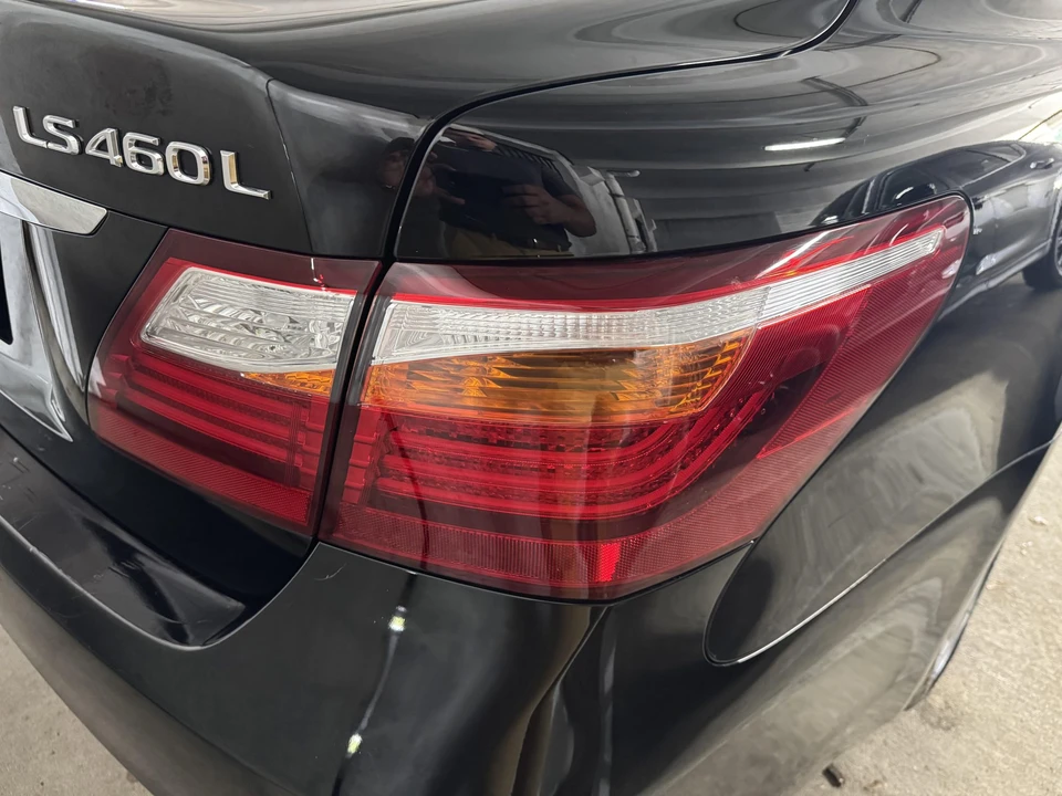 2012 Lexus LS 4th Gen - Image 16 of 31
