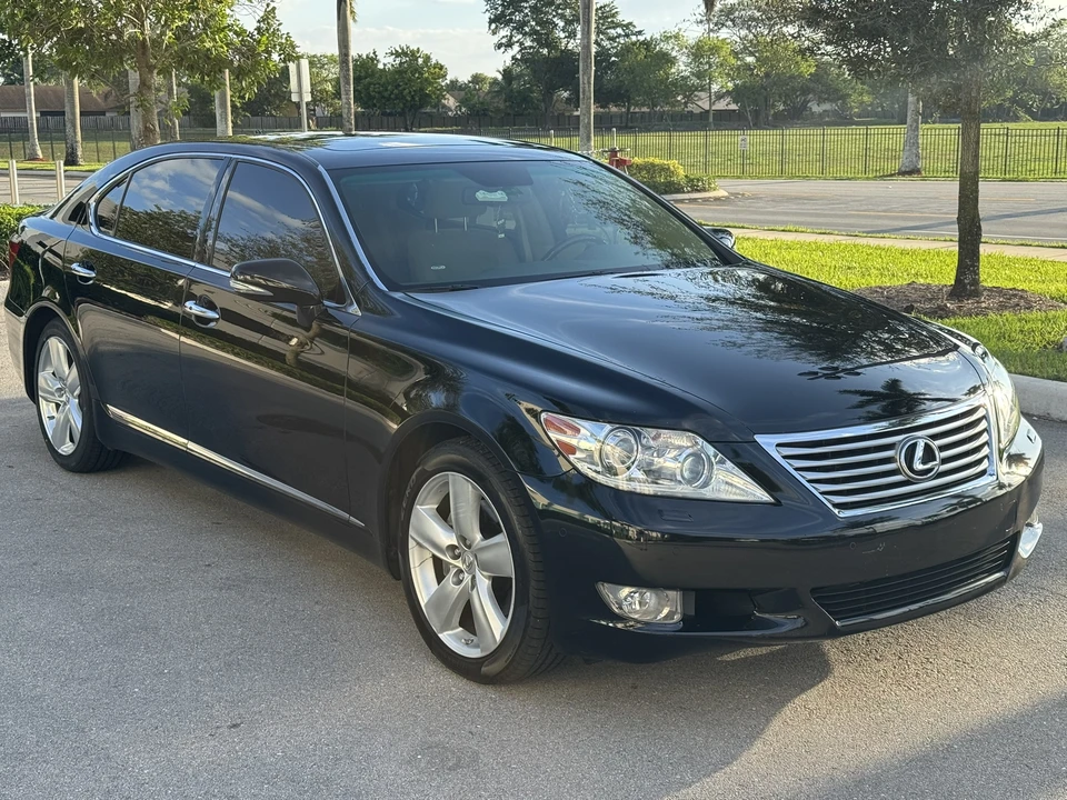 2012 Lexus LS 4th Gen - Image 4 of 31