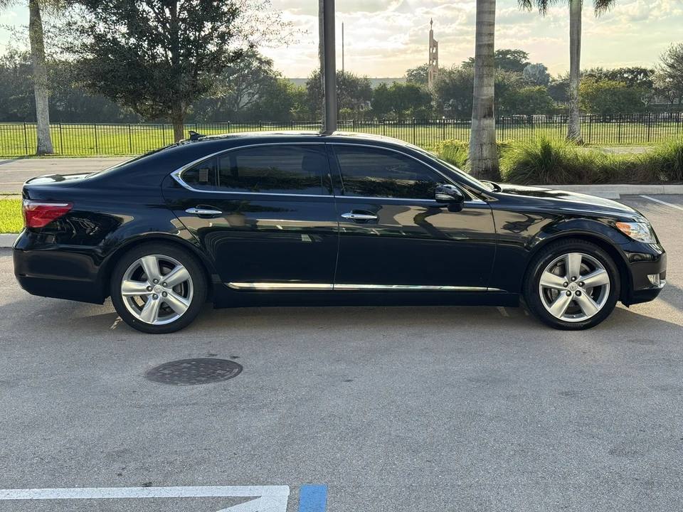 2012 Lexus LS 4th Gen - Image 5 of 31