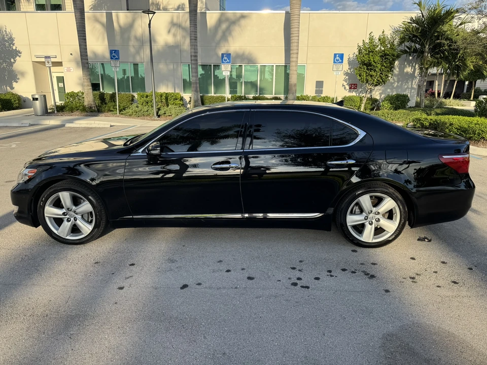 2012 Lexus LS 4th Gen - Image 9 of 31