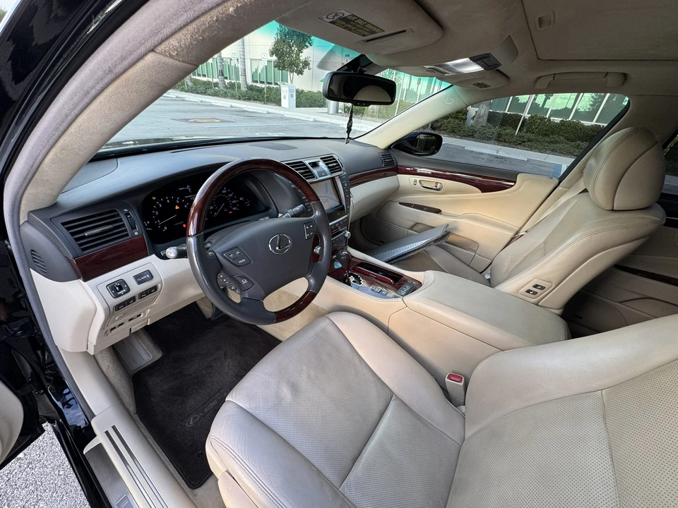 2012 Lexus LS 4th Gen - Image 26 of 31