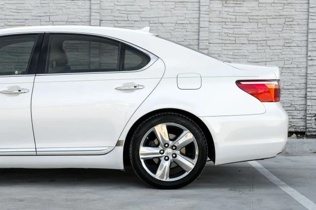 2012 Lexus LS 4th Gen - Image 11 of 21