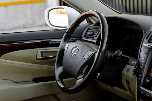 2012 Lexus LS 4th Gen - Image 14 of 21