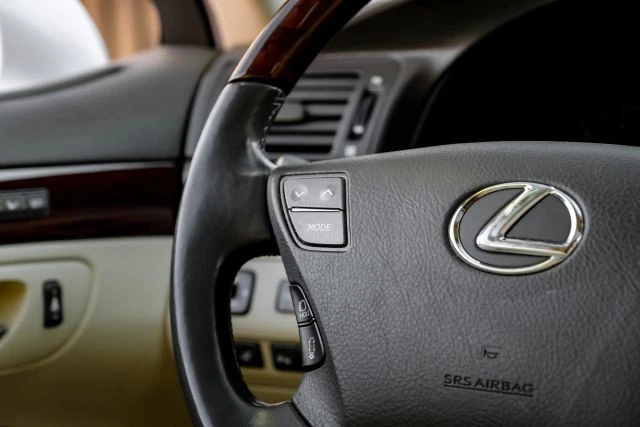 2012 Lexus LS 4th Gen - Image 16 of 21