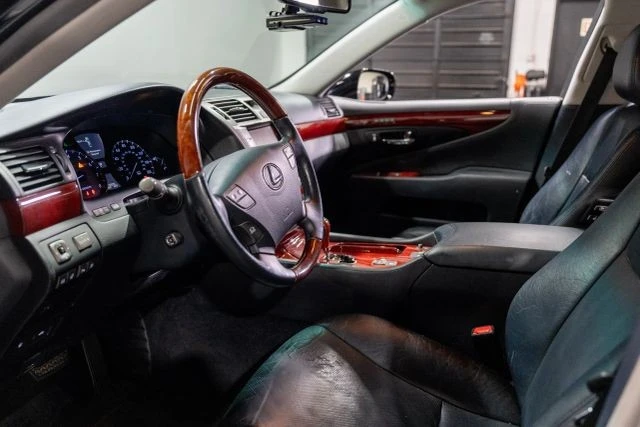 2012 Lexus LS 4th Gen - Image 18 of 21