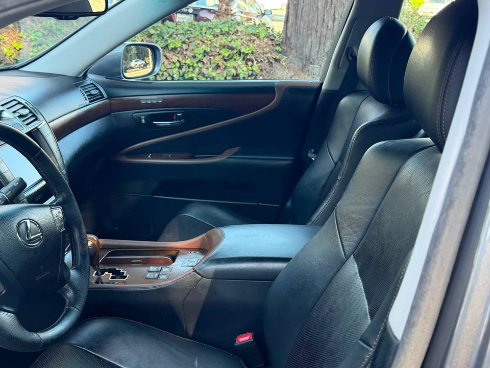 2012 Lexus LS 4th Gen - Image 9 of 15