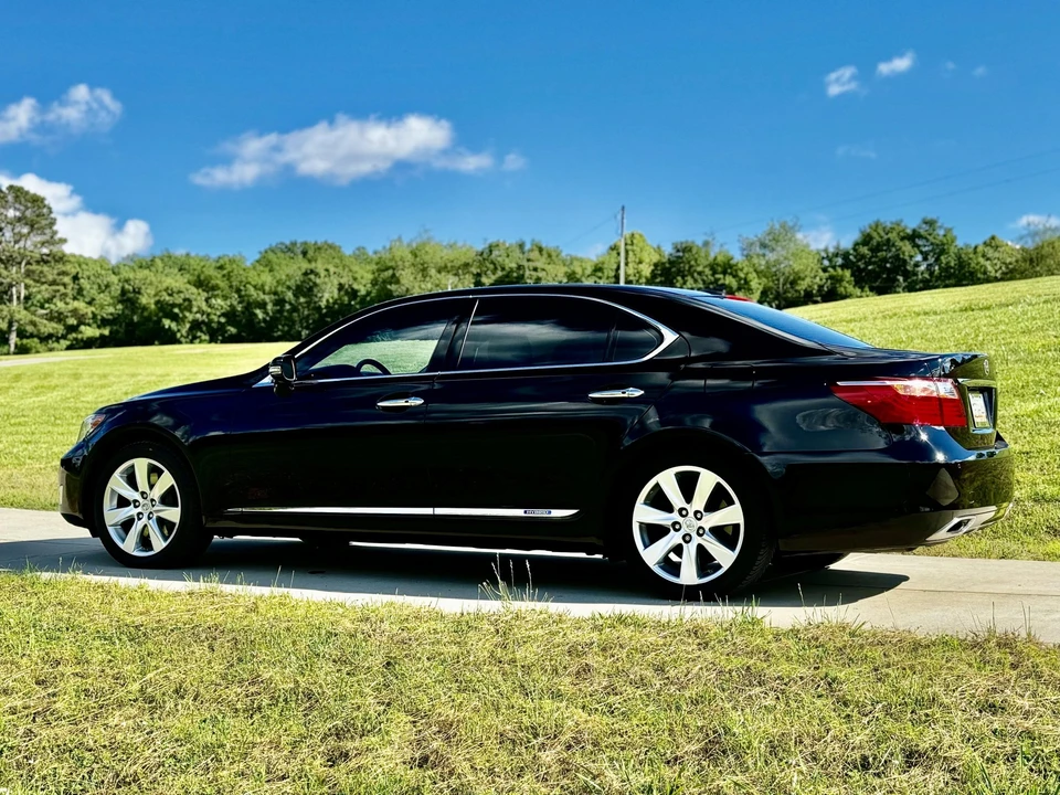 2012 Lexus LS 4th Gen - Image 16 of 31