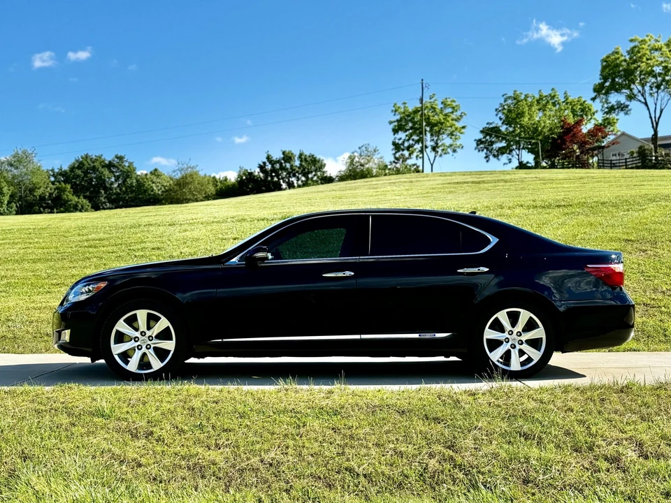 2012 Lexus LS 4th Gen - Image 15 of 31