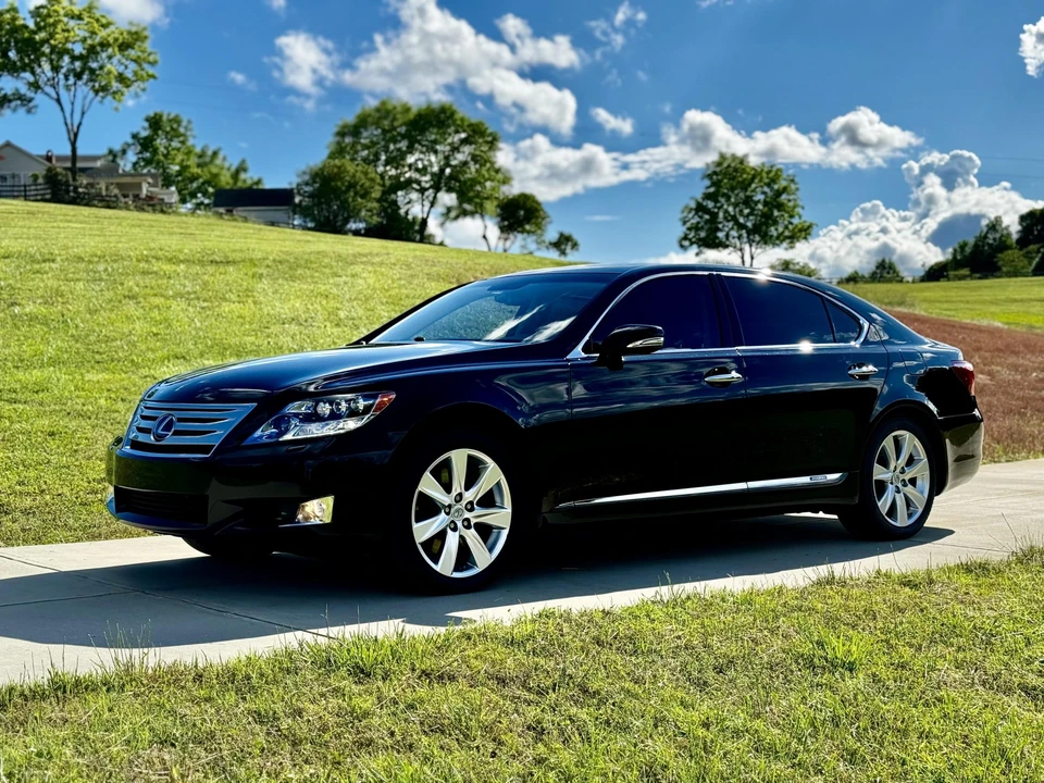 2012 Lexus LS 4th Gen - Image 9 of 31