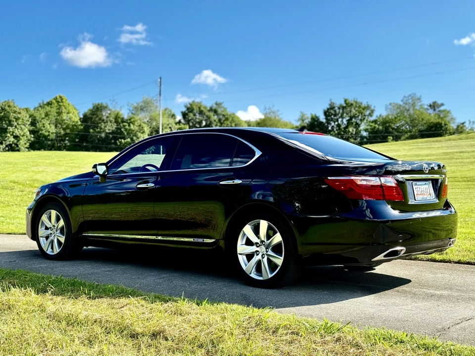 2012 Lexus LS 4th Gen - Image 19 of 31
