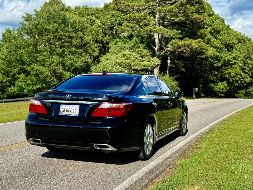 2012 Lexus LS 4th Gen - Image 25 of 31