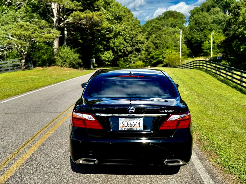 2012 Lexus LS 4th Gen - Image 24 of 31