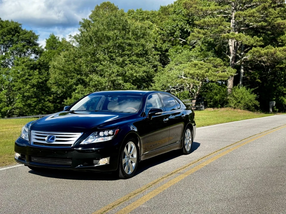 2012 Lexus LS 4th Gen - Image 4 of 31
