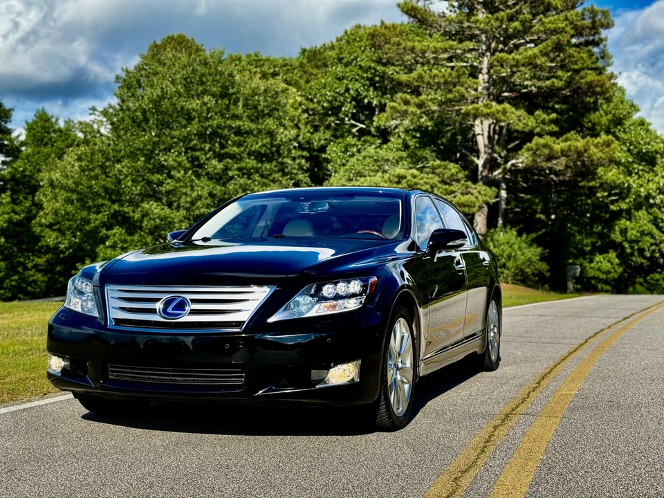 2012 Lexus LS 4th Gen - Image 3 of 31