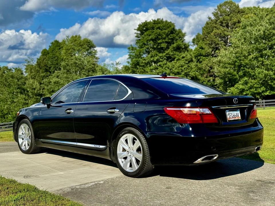 2012 Lexus LS 4th Gen - Image 21 of 31