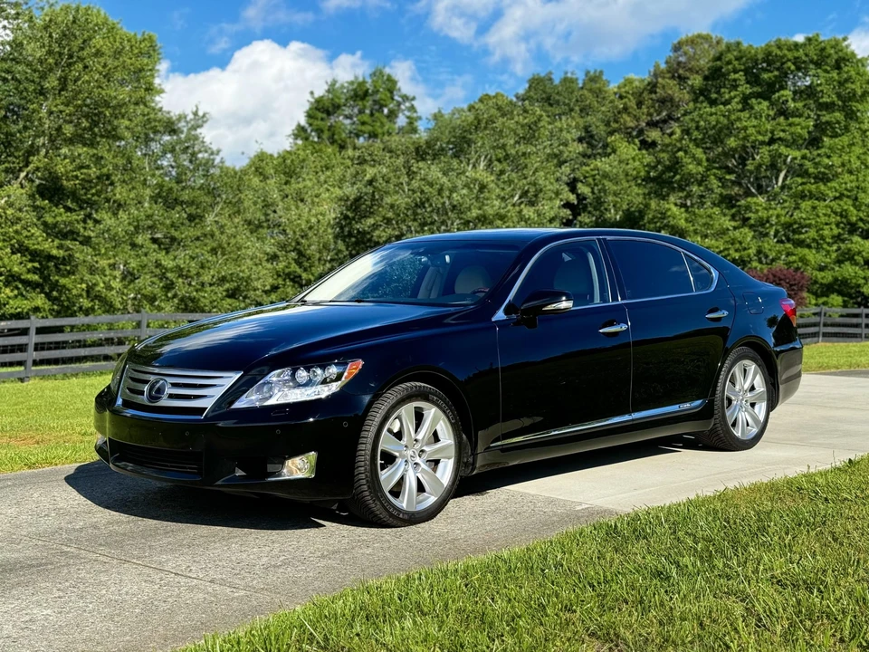 2012 Lexus LS 4th Gen - Image 8 of 31