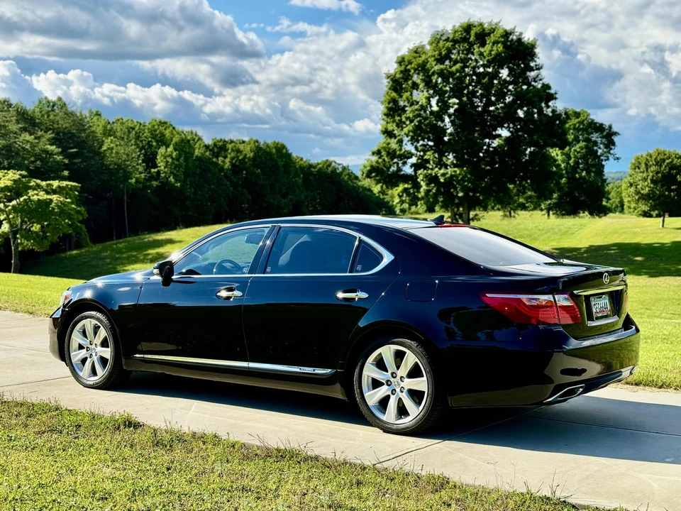 2012 Lexus LS 4th Gen - Image 18 of 31
