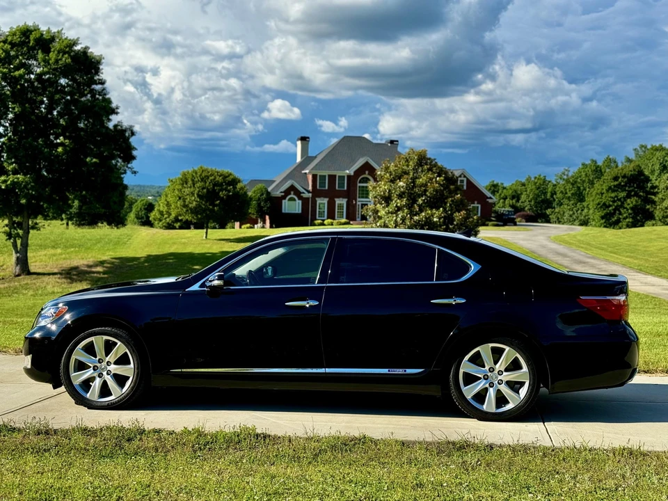 2012 Lexus LS 4th Gen - Image 14 of 31