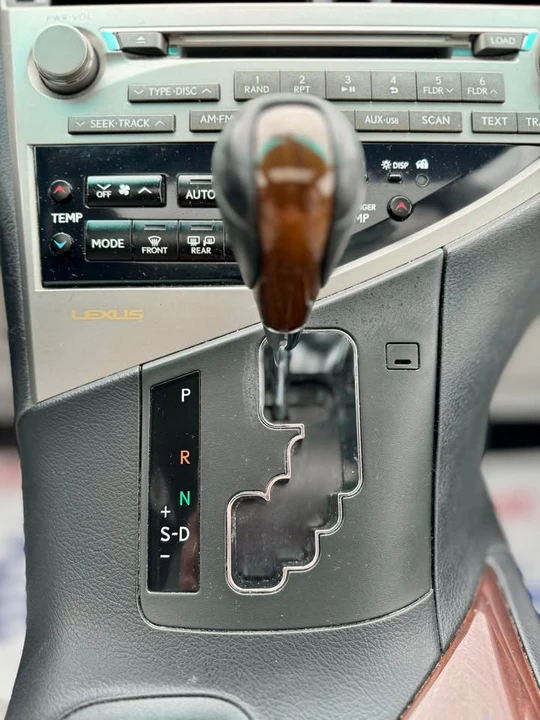 2012 Lexus RX 3rd Gen - Image 17 of 20