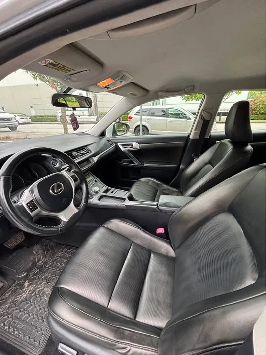 2012 Lexus CT - Image 11 of 13
