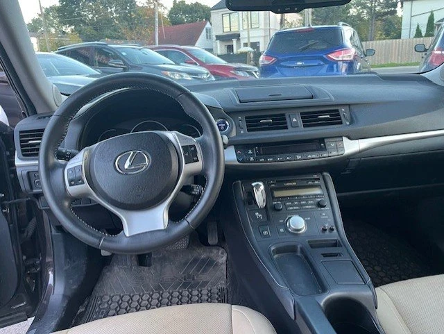 2012 Lexus CT - Image 9 of 13