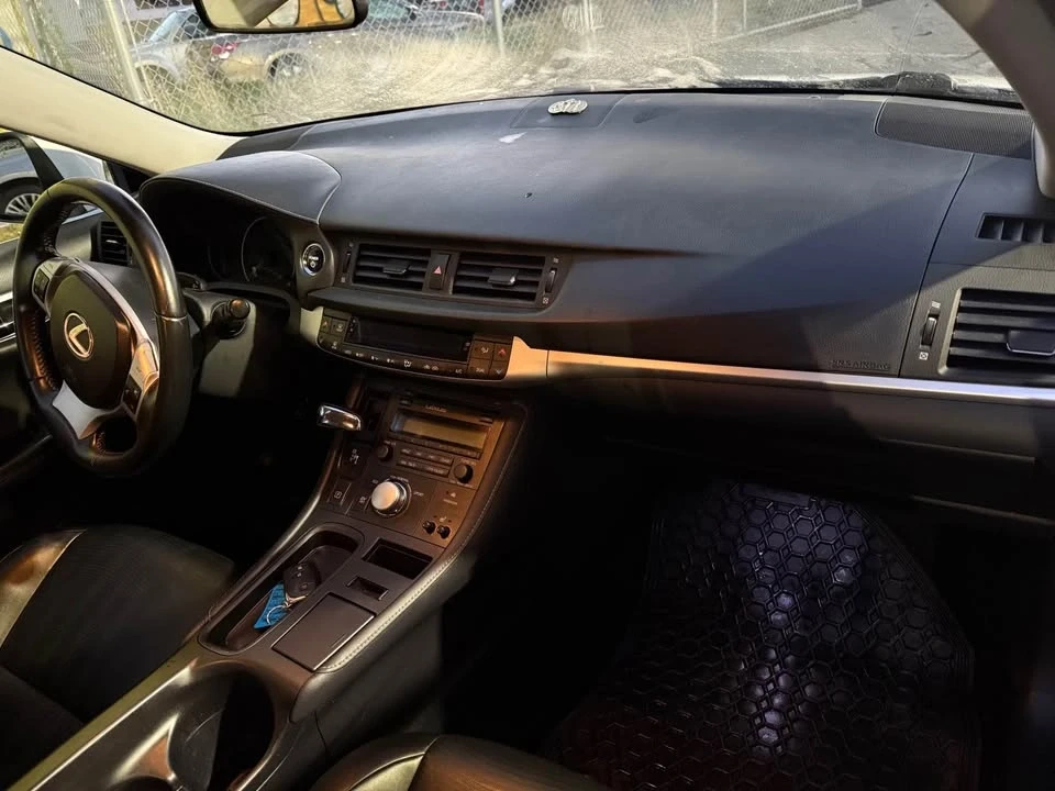 2012 Lexus CT - Image 9 of 14