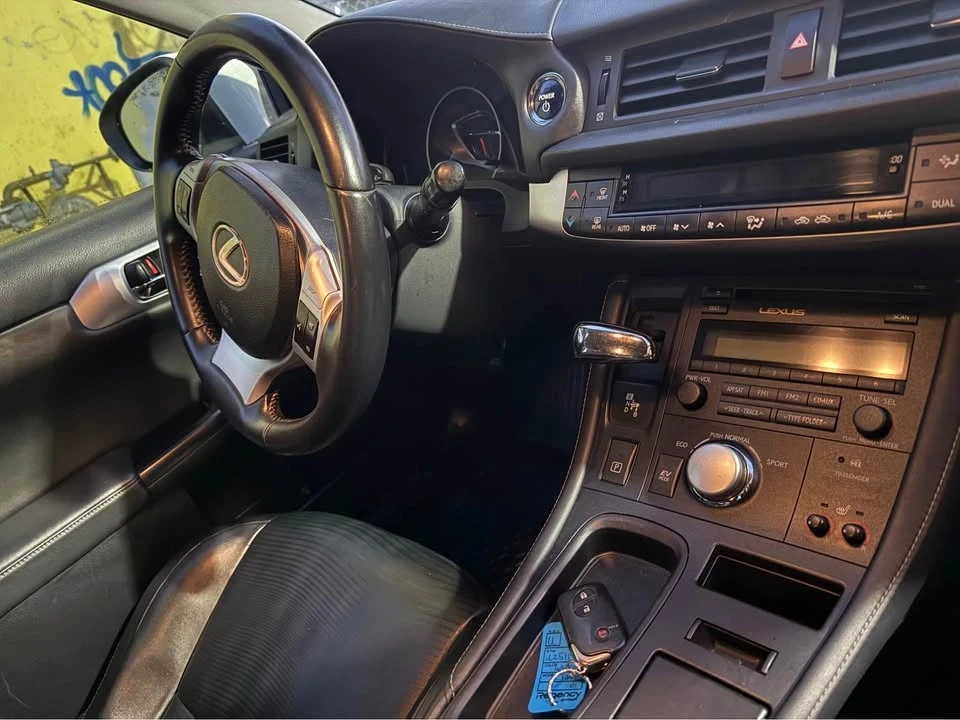 2012 Lexus CT - Image 10 of 14