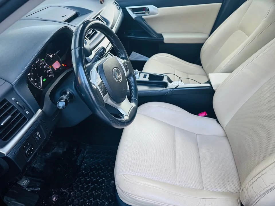 2012 Lexus CT - Image 19 of 20