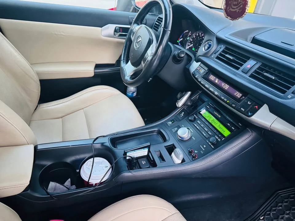 2012 Lexus CT - Image 17 of 20