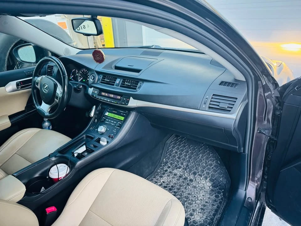 2012 Lexus CT - Image 15 of 20