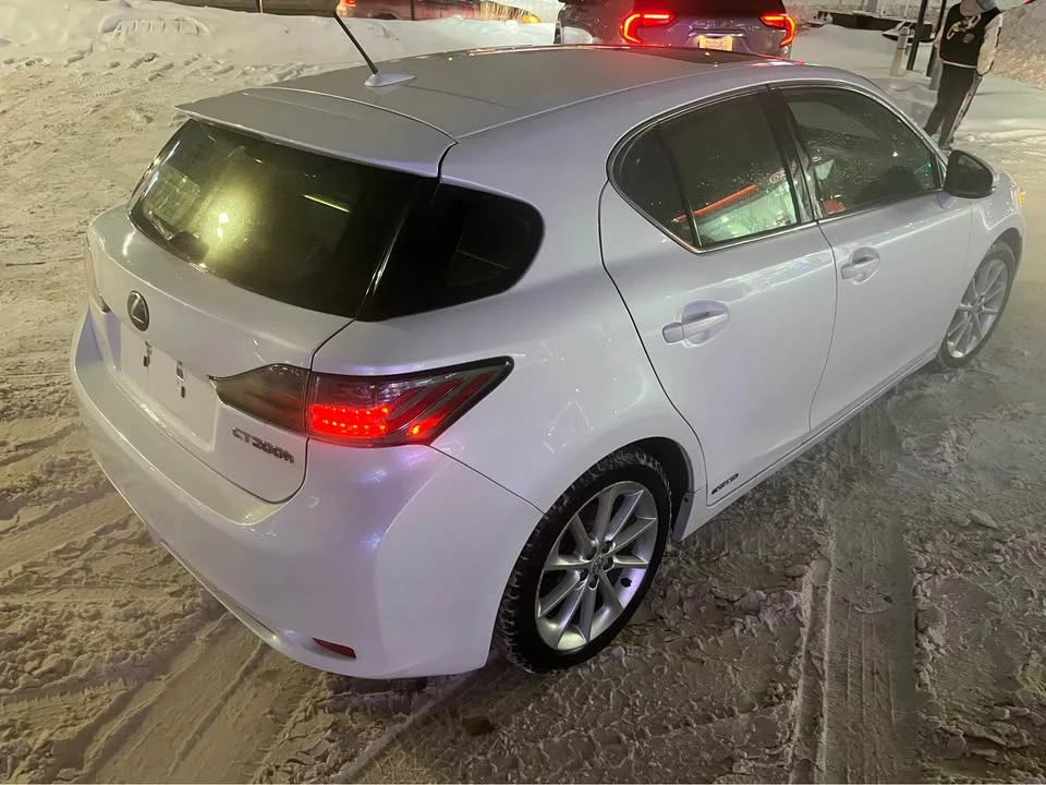 2012 Lexus CT - Image 16 of 19