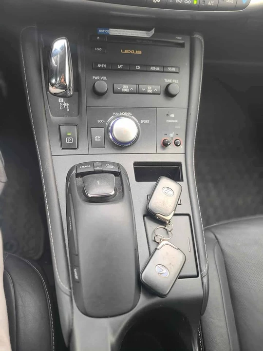2012 Lexus CT - Image 10 of 11