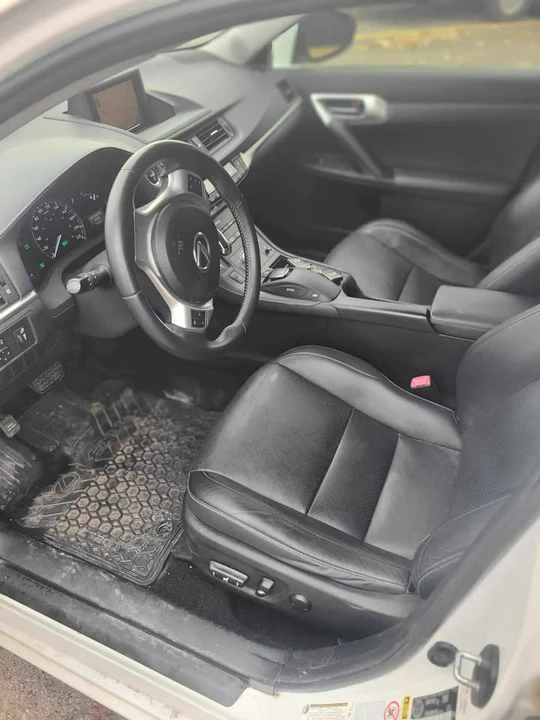 2012 Lexus CT - Image 8 of 11
