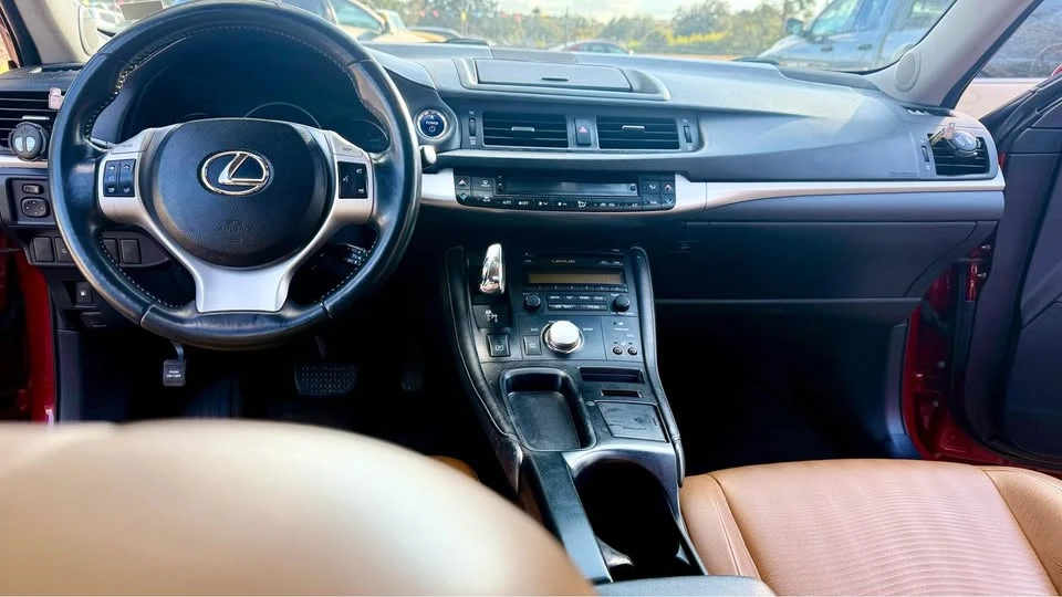 2012 Lexus CT - Image 10 of 14