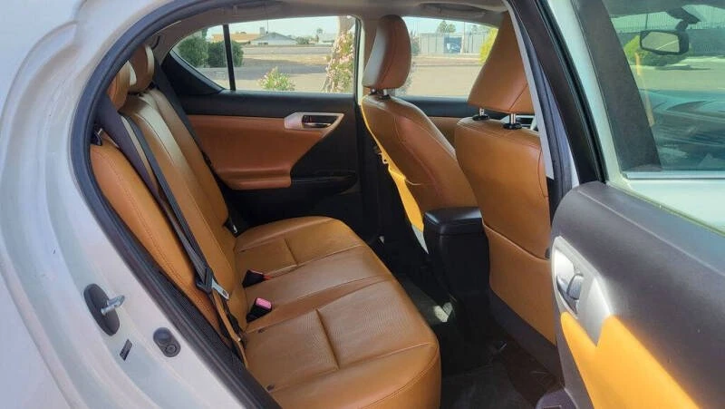 2012 Lexus CT - Image 11 of 12