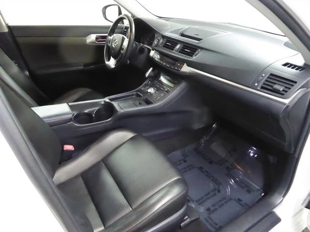 2012 Lexus CT - Image 19 of 20