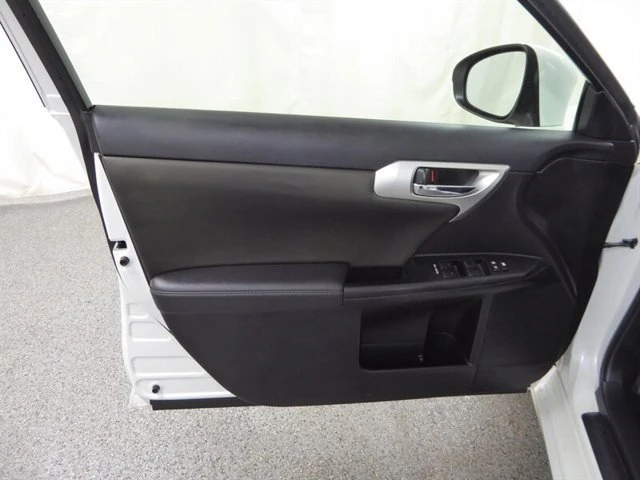 2012 Lexus CT - Image 18 of 20