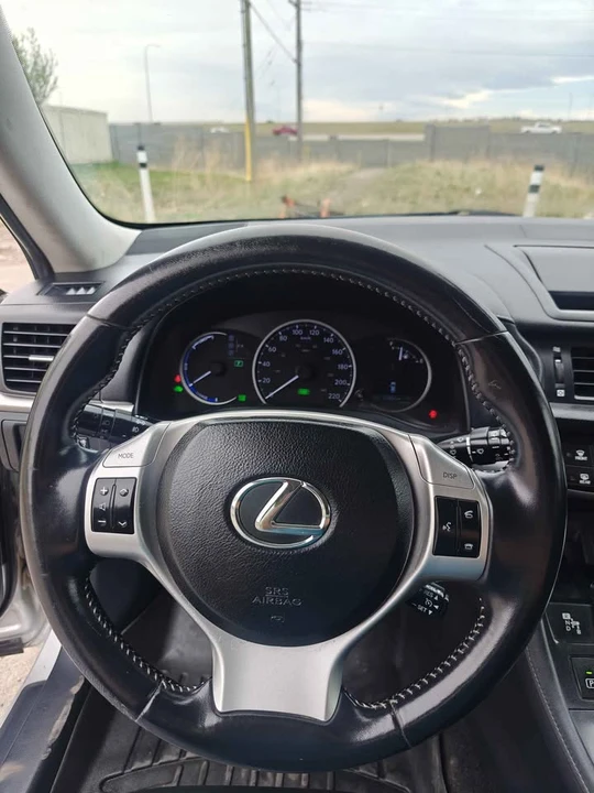2012 Lexus CT - Image 12 of 20