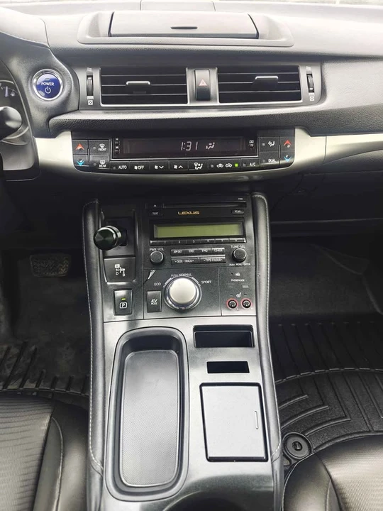 2012 Lexus CT - Image 10 of 20