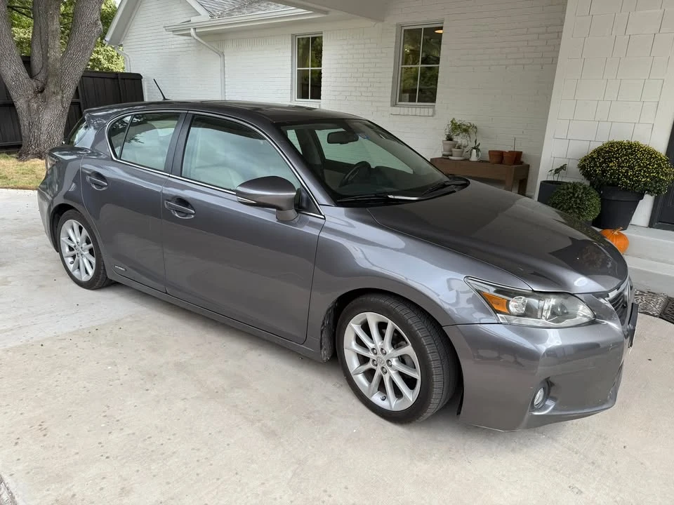 2012 Lexus CT - Image 2 of 10