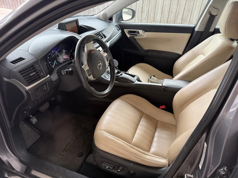 2012 Lexus CT - Image 7 of 10
