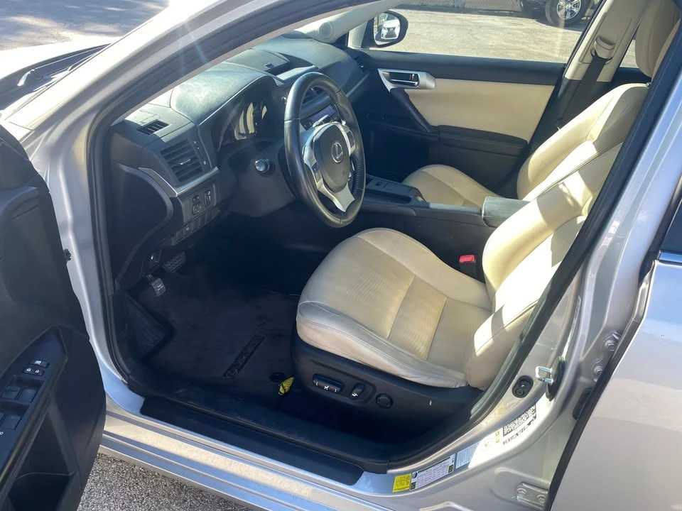 2012 Lexus CT - Image 9 of 12